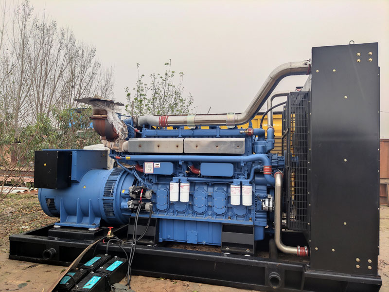 西宁柴油发电机组更换机油时，应遵循哪些步骤？